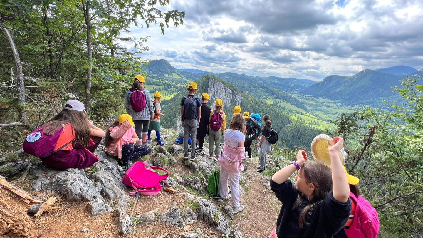 Tabără desen și pictură copii ArtRetreat Brașov